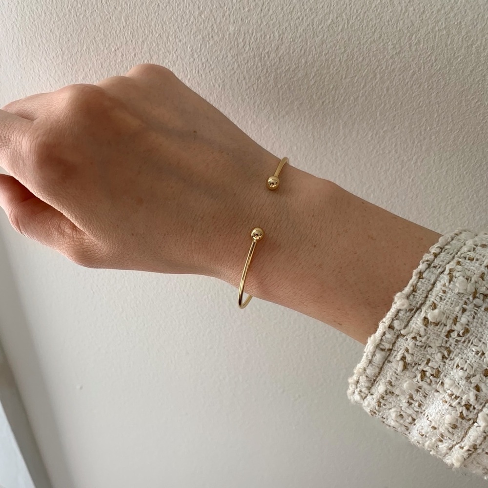 Dainty Ball Bracelet | 14k Gold Plated - Picture 2 of 11